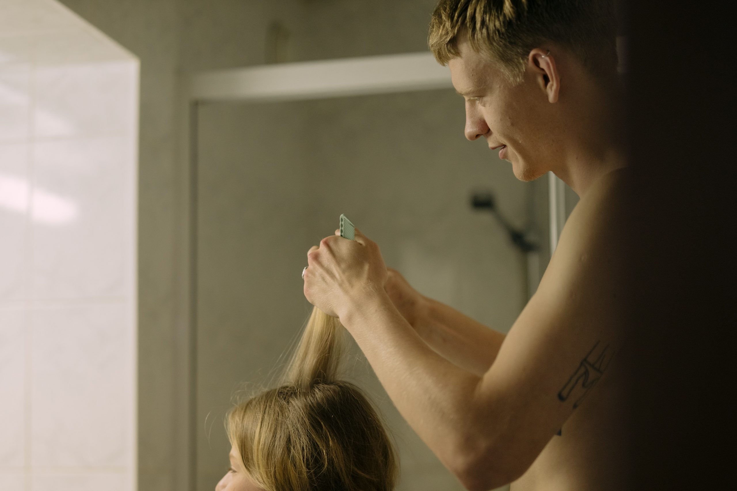 棕色头发适合什么肤色的人？肤色适合哪种棕色？（补发后发色选择）