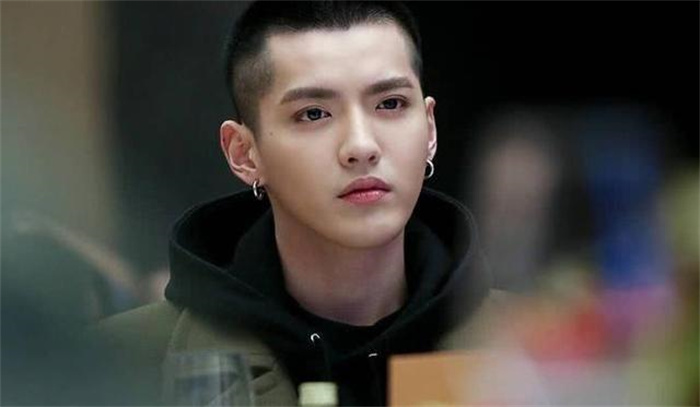 男生寸头太短、不好看？4款比寸头多一点点长度，让你一样帅得有型！（男士寸头）