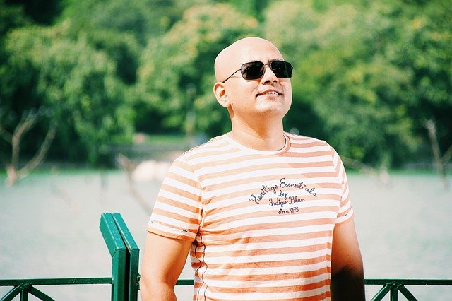 男士秃顶发片哪里做？（男士秃顶假发片推荐）