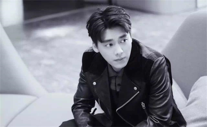 男士背头烫发发型图片，成熟型男们的最爱！