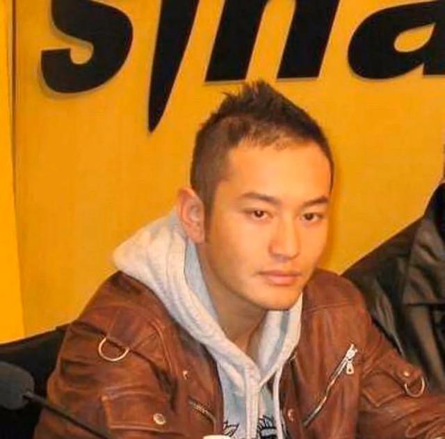 黄晓明是植发还是织发