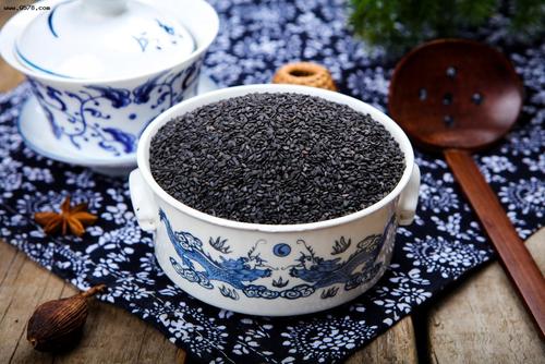 怎样治疗脱发秃顶？
