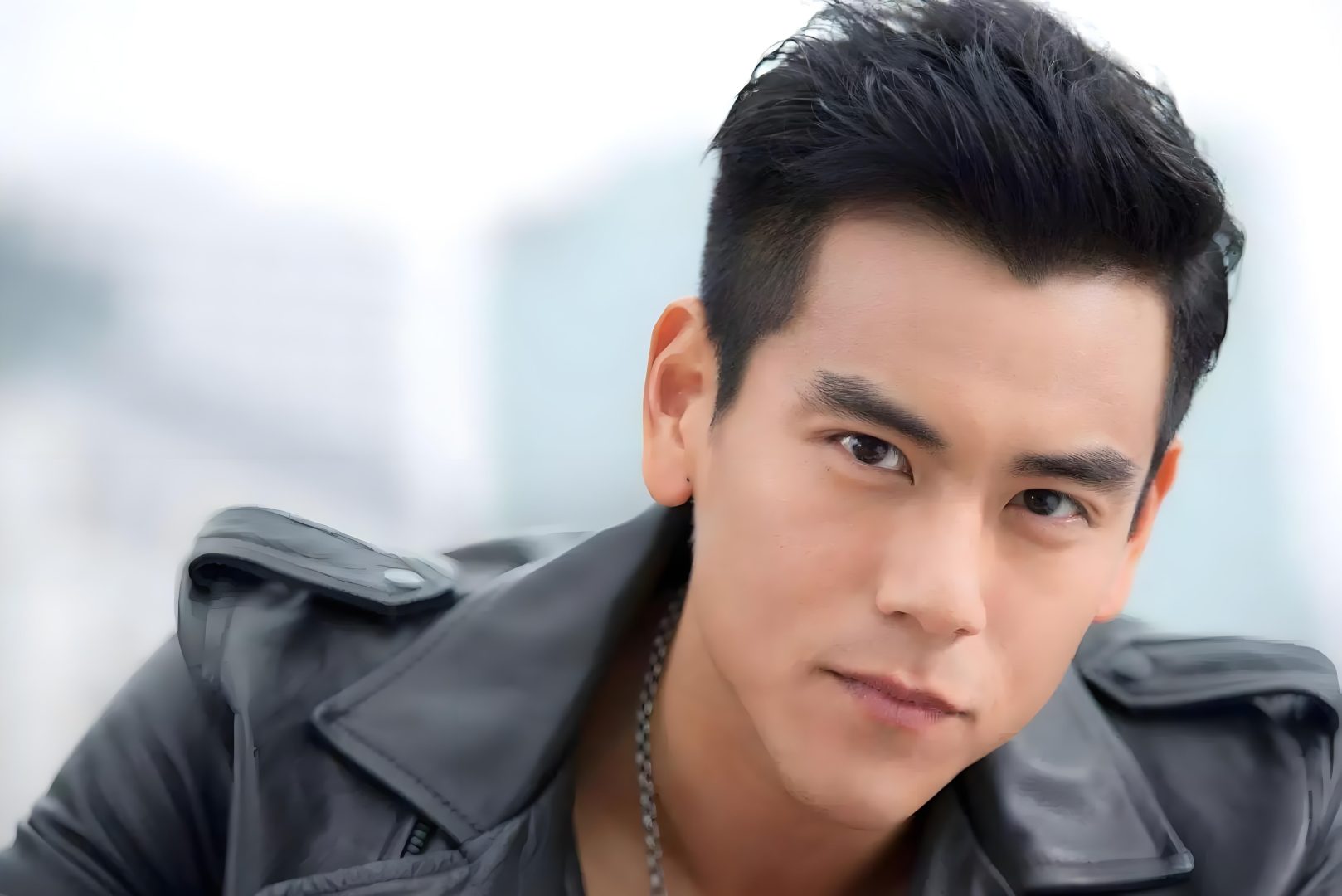 男发际线高适合背头吗?