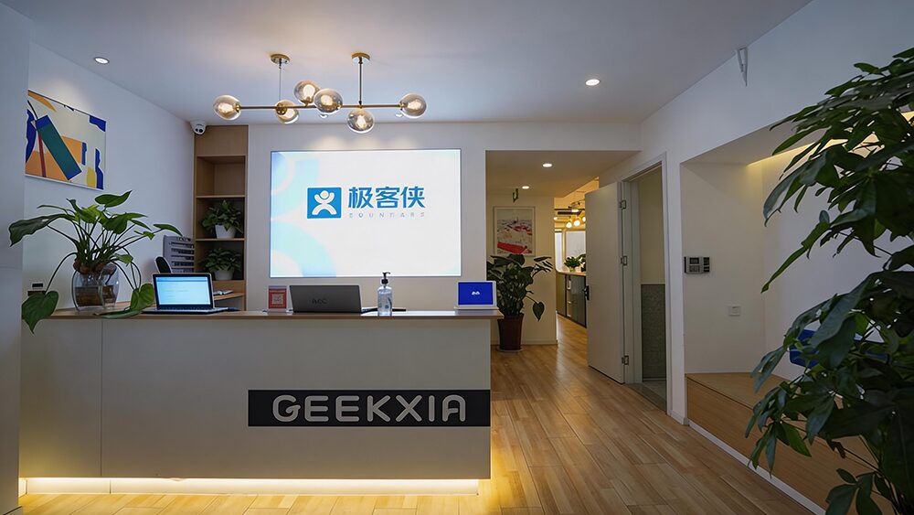 极客侠店内环境，科技感与温馨感并存